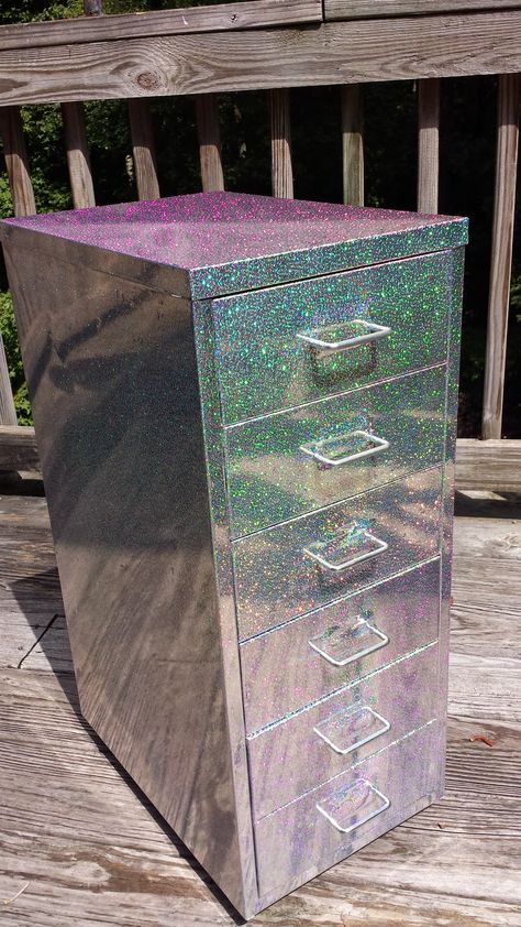 Mobile Nail Technician, Holographic Paint, Patchwork Furniture, Holographic Paper, Mobile Nails, Diy Confetti, Bedrooms Decor, Inexpensive Furniture, Nail Stuff