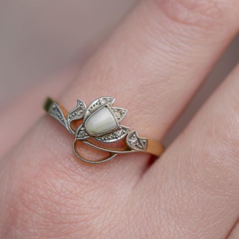 BEATRICE TEMPERLEY on Instagram: “Art Nouveau Lily ✨ French c1900 Lily of the Valley ring made of a yellow gold band and platinum set diamonds; with original jewelers box.…” Art Nouveau Lily, Victorian Baby, Milk Teeth, Art Nouveau Ring, Teeth Jewelry, Baby Teeth, Instagram Art, Jewelry Inspo, Lily Of The Valley