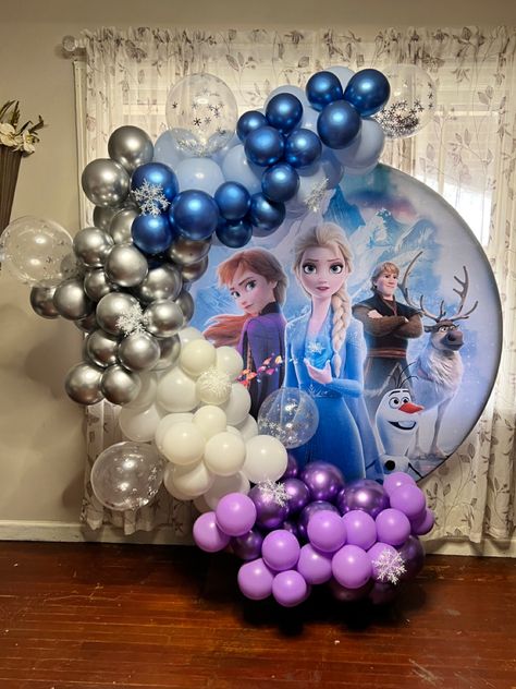 Frozen Backdrop Ideas, Frozen Backdrop, Frozen Balloons, Frozen Birthday Party Decorations, Disney Frozen Birthday Party, Disney Frozen Birthday, Metallic Balloons, Diy Balloon, Birthday Candy