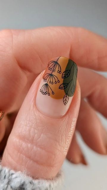 Organic Nail Art, Fall Boho Nails, Southwest Nails, Nail Stamp Art, Nail Stamping Ideas, Leaves Nail Art, Video Nail, Stamped Nails, Olive Nails