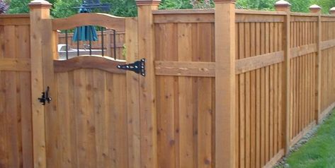 Privacy Fence Design Ideas - Landscaping Network Backyard Fence Ideas Privacy, Wood Fence Gates, Fence Planning, Wood Fence Design, Wood Privacy Fence, Country Designs, Fence Gate Design, Backyard Fence, Privacy Fence Designs