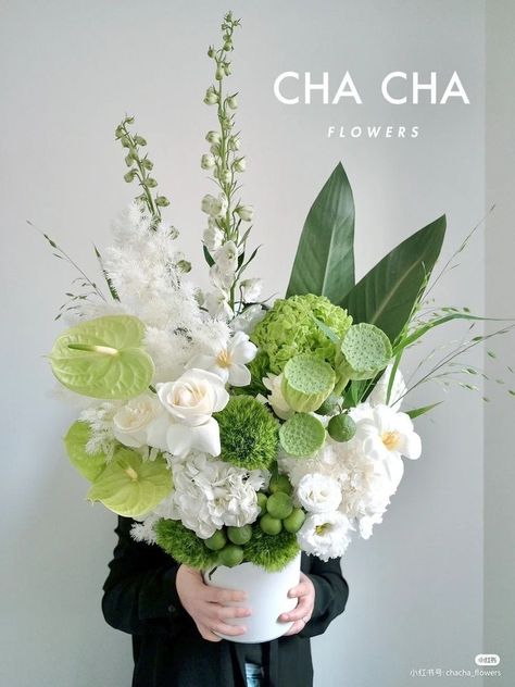 Neutral Flower Arrangements, Luxury Flower Arrangement, Rumah Minecraft Sederhana, Floral Art Arrangements, Hotel Flowers, Flower Bouquet Diy, Creative Flower Arrangements, Boquette Flowers, Flower Vase Arrangements