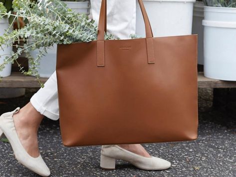 The best work bag for women - Business Insider Everlane Tote, Best Work Bag, Womens Work Bag, Stile Casual Chic, Inspired Handbags, Best Tote Bags, Laptop Bag For Women, Popular Bags, Work Tote