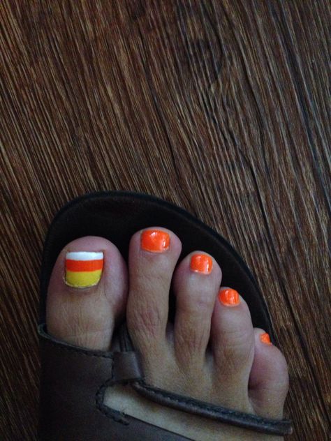 Candy Corn Toes Corn Nails, Candy Corn Nails, Stamping Nail Polish, Best Wife Ever, Pedicure Designs Toenails, Cute Halloween Nails, Cosmetic Grade Glitter, Pedicure Designs, Mani Pedi