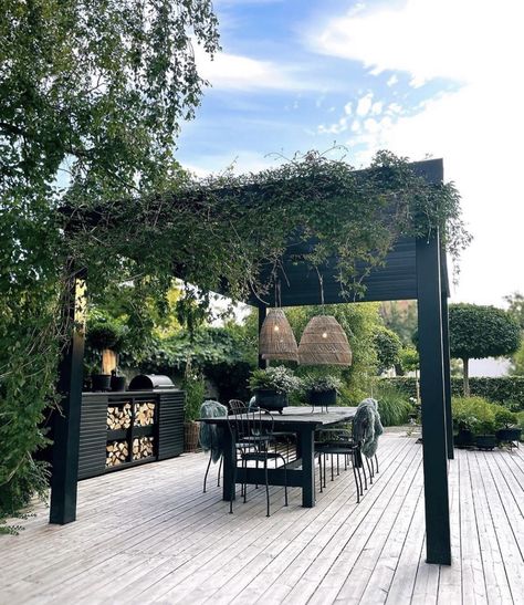 Pergola Garden, Aesthetic Garden, London Garden, Small Backyard Gardens, Gazebo Pergola, Garden Aesthetic, Have Inspiration, Backyard Diy Projects, Outdoor Decor Backyard