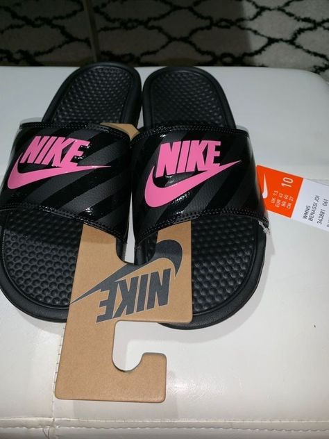 𝗇𝗂𝗄𝖾 Pink Nike Slides, Pretty Slippers, Pink And Black Nikes, Nike Slippers, Nike Air Women, Presents For Girlfriend, Nike Sandals, Butterfly Shoes, Drip Outfit Men