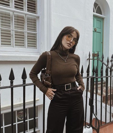 Soph Floyd, Minimalist Aesthetic Outfit, Sixth Form Outfits, Dark Academia Outfits, Academia Outfits, Brown Outfit, Professional Outfits, Business Casual Outfits, Mode Inspiration