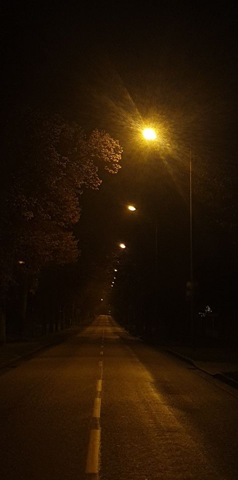 Night Walking Aesthetic, Night Fairy, Foggy Night, Street At Night, Empty Road, Street Pictures, Bg Design, Road Photography, Dark Street