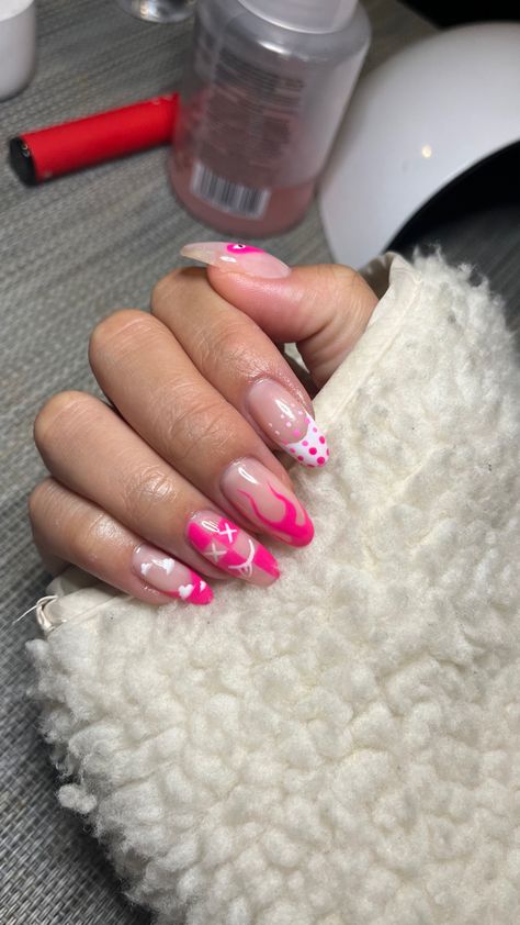 Nail Ideas Builder Gel, Preppy Smiley Face Nails, Checkered Smiley Nails, Summer Builder Gel Nails, Smiley Face Acrylic Nails, Pink Dot Nails, Pink Smiley Face Nails, Gen Z Nails, Pink Checkered Nails