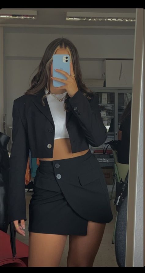 Crop Blazer And Skirt Outfit, Cropped Blazer Skirt Outfit, Crop Blazer Skirt Outfit, Cropped Blazer With Skirt, Black Cropped Blazer Outfit, Crop Blazer And Skirt, Cropped Blazer Outfit, Drinking Outfit, Semi Formal Outfits For Women