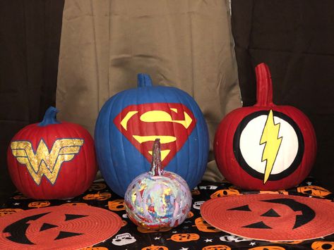 Flash Pumpkin Painting, Incredibles Pumpkin Painting, Wonder Woman Pumpkin Painting Ideas, Wonder Woman Pumpkin, Superman Pumpkin, Iron Man Pumpkin, Wonder Woman Superman, Decorated Pumpkins, Halloween Pumpkin Crafts