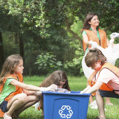 Earth Day activity for families: How to clean up a park Make A Difference Day, Earth Day Activity, Clean Up Day, Planning Board, Children Park, Earth Day Activities, Volunteer Work, Class 8, Clean Environment