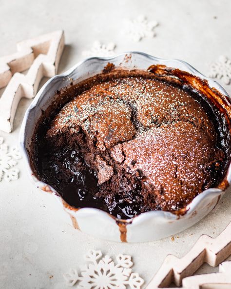 Hot Fudge Cake - Bake with Shivesh Hot Chocolate Fudge Cake, Fudge Chocolate Cake, Bake With Shivesh, Gooey Chocolate Cake, Fudge Cake Recipe, Hot Fudge Cake, Hot Desserts, Gooey Cake, Fudge Chocolate