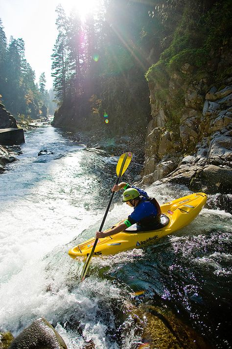 Extreme Kayaking, Extreme Sports Photography, White Water Kayak, Extreme Adventure, Whitewater Kayaking, Sports Aesthetic, Adventure Sports, Adventure Photography, Get Outdoors