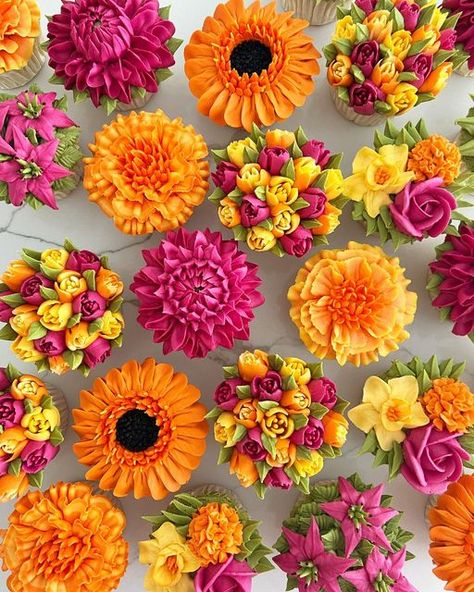 Kerry’s Bouqcakes on Instagram: "We can learn something new, anytime we believe we can 🧡" Cupcake Flower Bouquets, Cupcakes Flores, Sunflower Cupcakes, Orange Cupcakes, Fall Cupcakes, Cupcake Cake Designs, Floral Cupcakes, Cupcake Bouquet, Bloom Baby