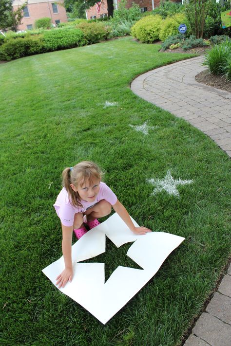 Use flour to mark boundaries, spell out a special message to the birthday boy or girl... You can do a lot with this one!  Much better than using permanent spray paint. Coast Guard Party Ideas, Lawn Stars, Princess Pinky Girl, Bored Kids, Halloween Fest, בר מצווה, July Crafts, 4th Of July Party, July Party