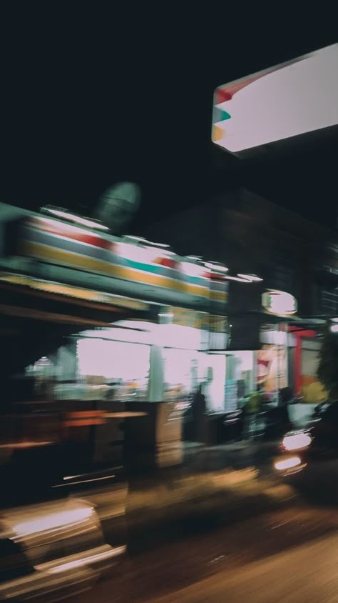 Blurry Night City, Shoegaze Aesthetic, Blurry Night, Motion Blur Photography, Aesthetic Lockscreen Wallpaper, Street Background, Street Aesthetic, Aesthetic Lockscreen, Motion Photography