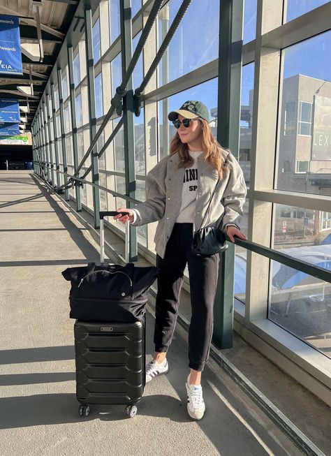 My Favorite Winter Airport Outfits | Classy & Comfy [2024] Airport Cozy Outfit, Fall Airport Outfit Comfy, Airport Outfit Spring 2024, Comfy Airport Outfit Aesthetic, Leggings Airport Outfit, Travel Comfy Outfit, Outfit Ideas For Airport, Simple Airport Outfit, Airport Looks Women