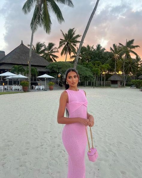 Fashion • Instagram Mauritius Aesthetic, Maxi Dress Holiday, Knitted Long Dress, Cocktail Rose, Flora Dress, Wedding Dresses With Flowers, Crop Dress, Wedding Flower Girl Dresses, Long Beach Dress