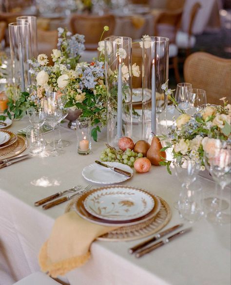 Table Cake Wedding, Pop Of Color Wedding Decor, Fruit Table Setting, Long Table Centrepiece, Table Scapes Wedding, Wedding Table Scape, Neutral Wedding Flowers, Chelsea Wedding, Fancy Event