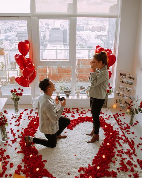 Proposal Decorations Indoor Simple, Living Room Marriage Proposal Ideas, Living Room Proposal Ideas, Girlfriend Proposal Ideas Room, Balcony Proposal Ideas, Indoor Proposal, Proposal Decorations Indoor, Proposal Decor, Luxury Red Wedding And Engagement Proposal