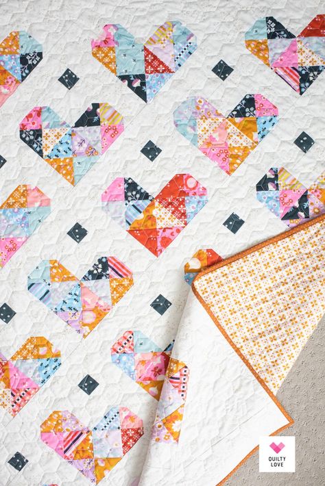 Shabby Chic Quilts, Modern Quilt Blocks, Heart Quilt Pattern, Modern Baby Quilt, Solid Quilt, Quilt Material, Quilting Designs Patterns, Fat Quarter Quilt, Scrap Quilt Patterns