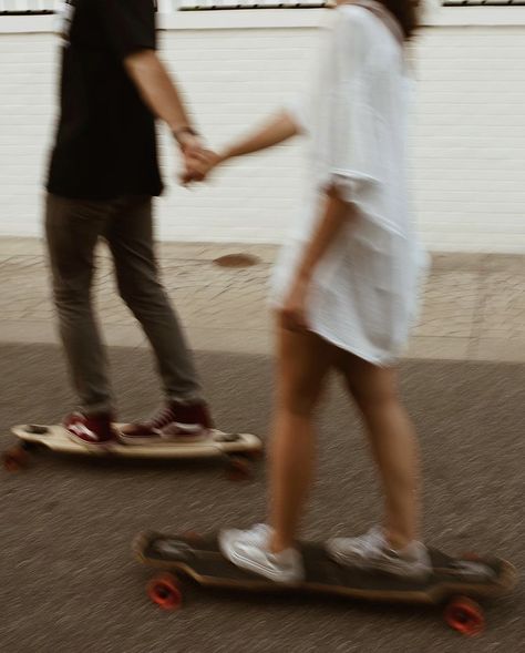 Couple Longboarding Aesthetic, Roller Blading Couple Aesthetic, Couples Skateboard Photoshoot, Skate Couple Photoshoot, Skate Family Photoshoot, Skater Couples Photoshoot, Skate Park Couple Photoshoot, Skateboard Engagement Photos, Skate Park Family Photos