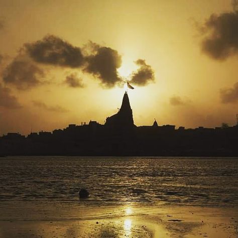 Dwarkadhish Temple #Dwarka #Gujarat #gujarattourism #garvigujarat #incredibleindia Dwarka Photo, Dwarka Temple Hd Wallpaper, Dwarka Gujarat, Dwarkadhish Temple, Meldi Ma Hd Photo, Krishna Temple, Lord Wallpapers, Shiva Lord, 4k Photos