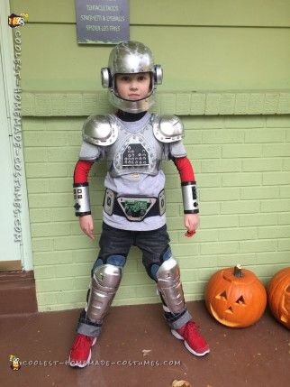 Robot Costume Diy, Robot Halloween Costume, Homemade Robot, Robot Costume, Space Costumes, Robot Costumes, Robot Party, Homemade Costume, Diy Robot