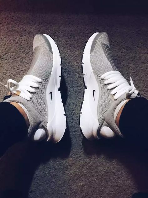 Nike Sock Dart Custom - Imgur Trending Shoes For Men, Men Fashion Shoes, Fashion Shoes For Men, Nike Sock Dart, Nike Sneakers Mens, Nike Boots, White Nike Shoes, Casual Shoes For Men, Black Nike Shoes