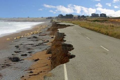 Weathering Erosion Deposition, Coastal Erosion, Weathering And Erosion, Steam Science, Secondary Science, 4th Grade Science, Picture Writing Prompts, Earth And Space Science, Water Powers