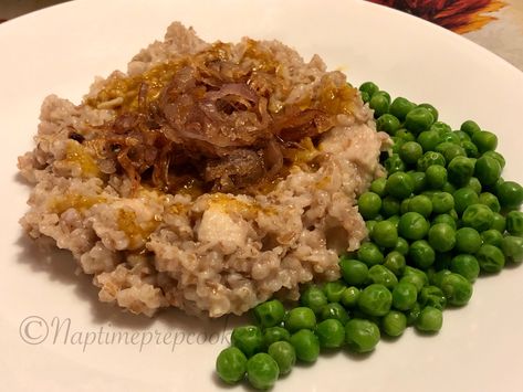 Burundi 🇧🇮 Boko Boko Harees Chicken and bulgur wheat from Burundi. Burundi Recipes, Burundi Food, Burundi Culture, Instagrammable Food, African Kitchen, Bulgur Wheat, Fav Food, Fried Shallots, Interesting Recipes