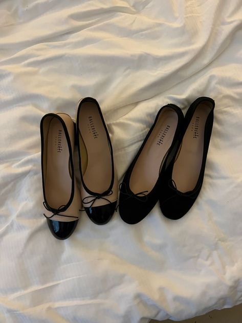 Ballet Aesthetic Shoes, Black Ballet Flats Aesthetic, Ballet Flat Aesthetic, Old Money Flats, Black Flats Aesthetic, Ballet Flats Dress Outfit, Outfits With Ballet Flats, Ballerina Shoes Outfit, Ballet Flats Aesthetic