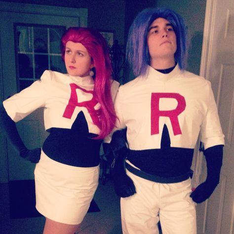 Jesse And James Cosplay, Jesse And James Team Rocket Costume, 00s Costume, Nerdy Couples Costumes, Jesse And James, Nerdy Halloween Costumes, Team Rocket Costume, Pokemon Halloween Costume, Couple Costumes For Halloween