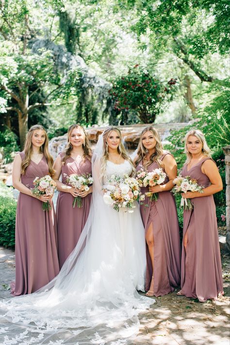 Dark Dusty Pink Bridesmaid Dresses, Chianti Wedding Color Scheme, Dusty Rose Wedding Party, Dusty Pink Wedding Theme, Dusty Pink Bridesmaids, Dusty Pink Wedding Flowers, Dusty Rose Bridesmaids, Dusky Pink Bridesmaid Dresses, Dusty Pink Bridesmaid