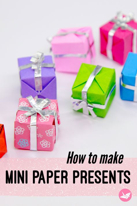 Learn how to make some mini origami presents! These easy presents can be made at any size, but they look super cute when they are miniature. These are a great for dolls houses too!  via @paper_kawaii Cute Origami Gifts, Easy Presents, Paper Presents, Mini Origami, Paper Kawaii, Origami Gifts, Origami Envelope, Cute Origami, Kawaii Christmas