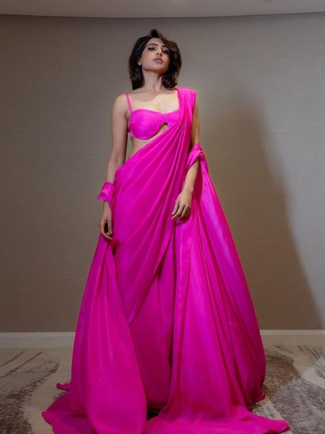 From Alia Bhatt, to Samantha Ruth Prabhu, rani pink is set to become the colour of the season Samantha In Saree, Bollywood Glamour, Samantha Ruth Prabhu, Samantha Images, Samantha Pics, Samantha Ruth, Samantha Photos, Desi Fashion, Pink Saree