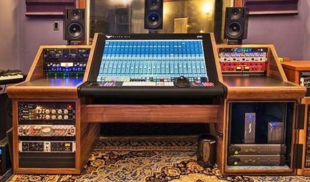 studio desk designs with rackmount cabinets Diy Studio Desk, Mastering Studio, Recording Studio Furniture, Recording Studio Desk, Home Studio Desk, Home Recording Studio Setup, Recording Studio Setup, Home Studio Ideas, Diy Studio