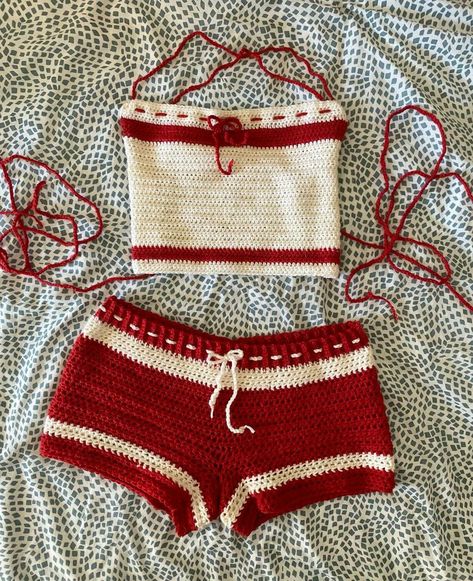 Pink Crochet Set, Crochet Wardrobe Aesthetic, Matching Crochet Ideas For Friends, Crochet Sets, Pattern For Crochet, Crochet Bikinis, Cheyenne Mountain, Bikinis Crochet, Mode Crochet