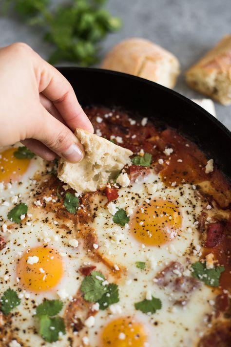 This Easy Chipotle Shakshuka (Baked Eggs in Tomato Sauce) is a smoky vegetarian and gluten free dish that even the biggest meat eater will love. Perfect for breakfast, brunch and even dinner. Shakshuka With Feta, Harissa Recipes, Shakshuka Recipes, Feta Recipes, One Skillet Meals, Spicy Tomato Sauce, Gluten Free Dishes, Food Test, Baked Eggs