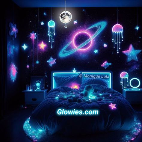 Outer Space Aesthetic Room, Black Light Bedroom, Alien Bedroom Aesthetic, Bioluminescence Aesthetic Room, Black Lights Bedroom, Cryptid Aesthetic, Glow In The Dark Stars Aesthetic Room, Witch Core Outfits, Moon Bedroom