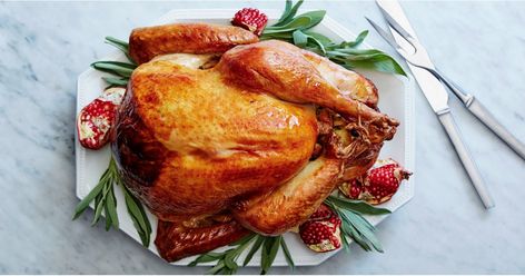 Martha Stewart Turkey Recipe, Martha Stewart Turkey, Martha Stewart Thanksgiving, Thanksgiving Turkey Recipe, Turkey Giblets, Perfect Roast Turkey, Celebrity Chef Recipes, Martha Stewart Recipes, Popsugar Food