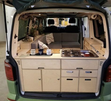 Small Camper Vans, Minivan Camper Conversion, Volkswagen Camper Van, Minivan Camping, Volkswagen Vans, Minimalism Home, Suv Camping, Peugeot Expert, Kombi Home