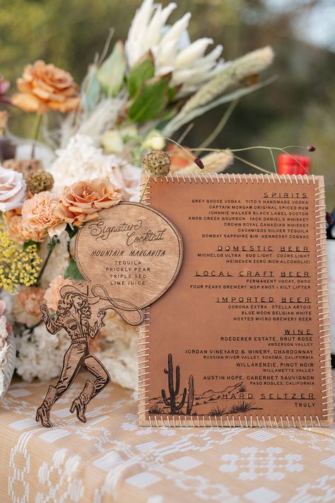 Cowboy Chic Welcome Dinner - Luxury Wedding Photographer Cowboy Table Setting, Desert Cowboy Wedding, Western Themed Rehearsal Dinner, Western Welcome Party, Western Chic Party, Cowboy Gala, Cowboy Theme Wedding, Western Rehearsal Dinner, Cowboy Themed Wedding