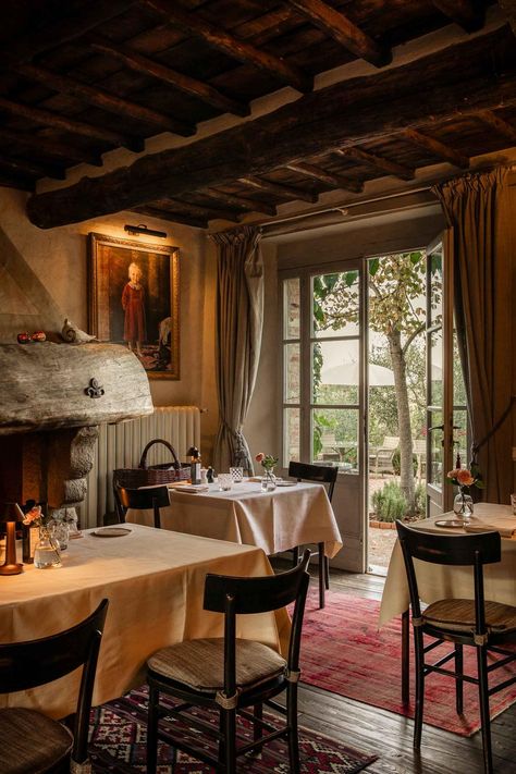 Lupaia | Dining Lupaia Tuscany, Hotels In Tuscany, Romantic Hotel, Montepulciano, Tuscan Style, Farmhouse Charm, Open Kitchen, Restaurant Interior, Umbria