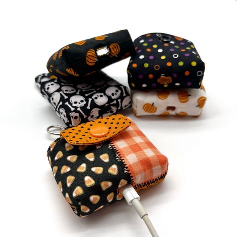 "Kawaii AirPod Pro Holder! Super cute and convenient! This pouch is made with the kawaii Halloween cotton fabric and fully lined with cotton fabric.   You can attach it to your keychain, purse and more.  This pouch has an opening on the bottom so you can charge your AirPods Pro without taking it out.   This listing is just for a pouch. AirPod is not included.   ** Size- approx. 3'\"W x 2.5\"H x 0.75\"D ** Fabric placement will vary and may not be exactly as the pouch in photo. **Due to the diffe Fabric Airpod Case, Earbud Case Sewing, Airpods Case Diy Fabric, Porta Airpods, Earbud Pouch, Airpod Pro Case, Japanese Home Design, Earbud Case, Recycled Plastic Bags