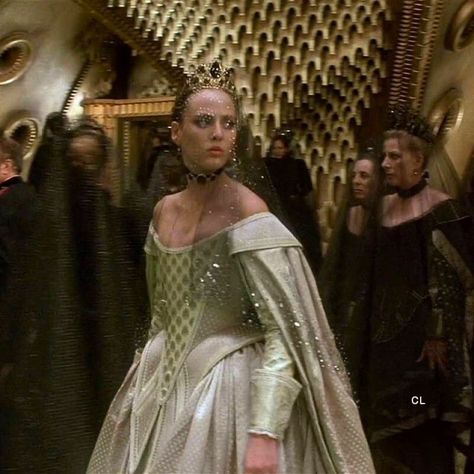 Irulan Dune, Dune Costumes, Princess Irulan, Dune 1984, Black Swan Movie, Virginia Madsen, Medieval Gown, Hollywood Costume, Period Dress