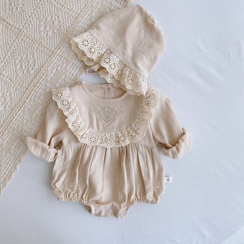 Retro Girl Outfits, Lace Romper Baby, Spring Rompers, Baby Mode, Body Dentelle, Retro Baby, Toddler Romper, Baby Bloomers