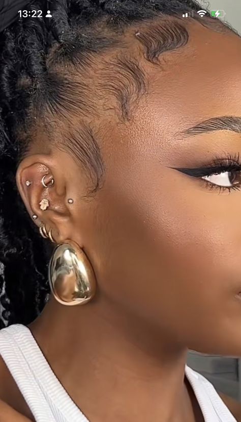 Daith Piercing Black Women, Piercing Ideas Black Women, Pretty Ear Piercings, Piercing Ideas, Daith Piercing, Jewelry Inspo, Piercing Jewelry, Ear Piercings, Piercings