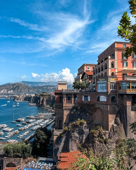 #sorrento #italy #italian #italytrip #italytravelinspiration #italiansummer #amalficoast Sorrento Italia, Italy Pictures, Sorrento Italy, Europe Summer, Italian Summer, True Art, City Photography, Pompeii, European Summer